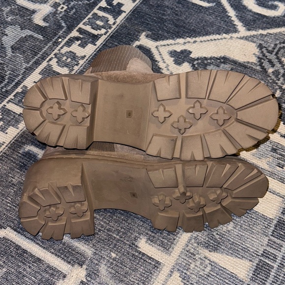 Steve Madden size 12 Tan boots - Picture 3 of 5
